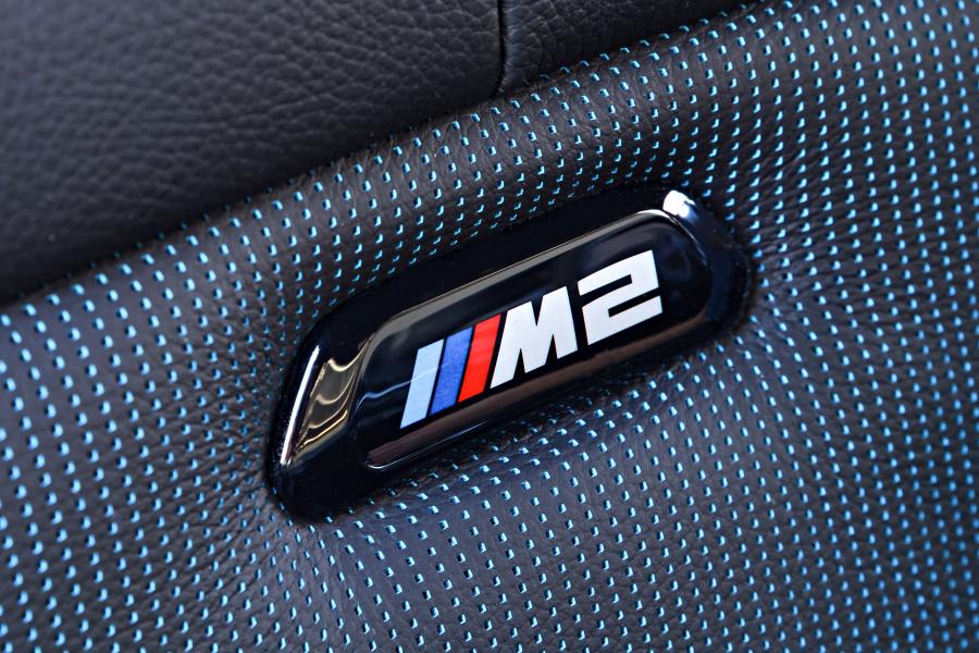 Детали интерьера BMW M2 Competition (F87) 2018 года  (WW) (фото 38 из 160)
